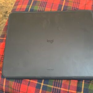 Logitech combo touch for iPad 13”